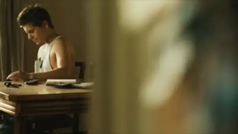 Still 2 of Bait (2012) WEB-DL [Hindi (ORG 2.0) + English] 1080p 720p & 480p Dual Audio [x264/ESubs]