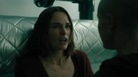 Still 5 of The Woman in Cabin 10 (2025) WEB-DL [Hindi (DD5.1) & English] 4K 1080p 720p & 480p Dual Audio [x264/10Bit-HEVC]