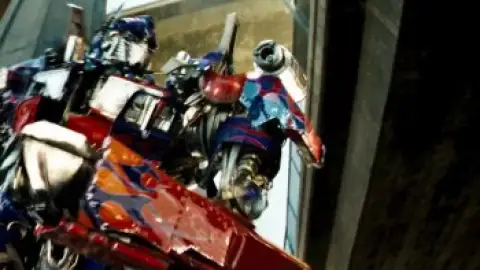 Still 6 of Transformers (2007) BluRay [Hindi (ORG 5.1) & English] 4K 1080p 720p & 480p Dual Audio [x264/ESubs]