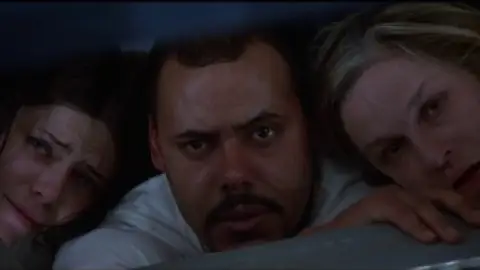 Still 3 of Cube (1998) BluRay [English DD5.1] 1080p 720p & 480p [x264/10Bit-HEVC]