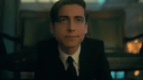 Still 1 of The Umbrella Academy (Season 4) WEB-DL [Hindi (DD5.1) & English] 1080p 720p & 480p [x264/10Bit-HEVC] | [ALL Episodes] | NF Series