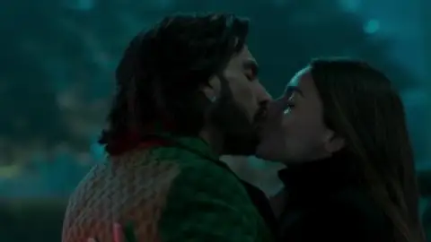 Still 5 of Rocky Aur Rani Kii Prem Kahaani (2023) WEB-DL [Hindi DD5.1] 1080p 720p & 480p [x264/HEVC]