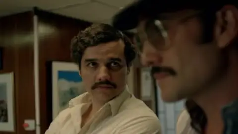 Still 1 of Narcos (Season 1) WEB-DL [Hindi (ORG 5.1) & English] Dual Audio 1080p 720p & 480p x264 DD5.1 | NetFlix Series