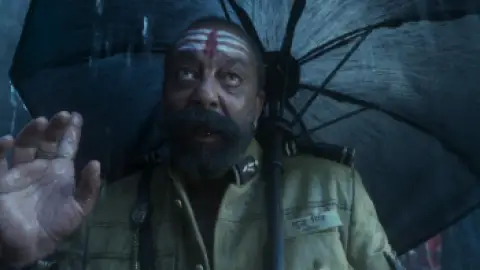 Still 1 of ShamShera (2022) WEB-DL [Hindi DD5.1] 1080p 720p & 480p [x264/HEVC]