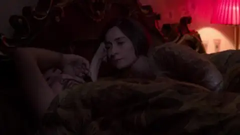 Still 2 of The Seed of the Sacred Fig (2024) BluRay [Hindi (DD5.1) & Persian] 1080p 720p & 480p Dual Audio [x264/10Bit-HEVC]