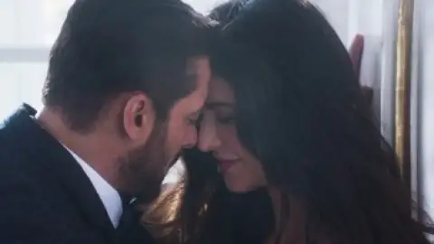 Still 1 of Tiger Zinda Hai (2017) BluRay [Hindi DD5.1] 1080p 720p & 480p [x264/HEVC]