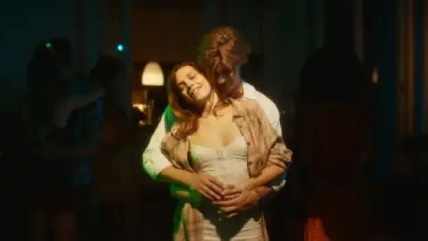 Still 6 of Maxton Hall: The World Between Us (Season 1) WEB-DL [Hindi (ORG 5.1) & English] 1080p 720p & 480p [x264/ESubs] | [ALL Episodes] | PrimeVideo Series