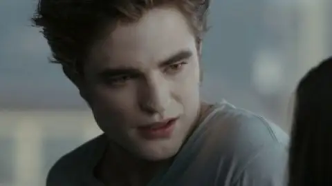 Still 2 of The Twilight Saga: Eclipse (2010) BluRay [Hindi (ORG 2.0) & English] 1080p 720p & 480p [x264/10Bit-HEVC]