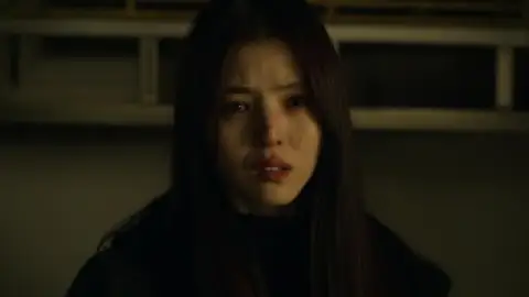 Still 1 of Gyeongseong Creature (Season 2) WEB-DL [Hindi (ORG 5.1) & English] 1080p 720p & 480p [x264/10Bit-HEVC] | [ALL Episodes] | NF Series