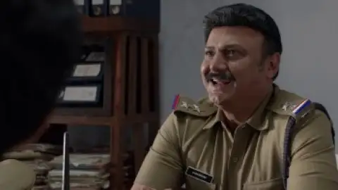 Still 3 of Minnal Murali (2021) WEB-DL [Hindi & Malayalam DD5.1] 1080p 720p & 480p [x264/HEVC]