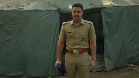 Still 4 of Narivetta (2025) DS4K WEB-DL [Hindi (DD5.1) & Malayalam] 4K 1080p 720p & 480p Dual Audio [x264/10Bit-HEVC]
