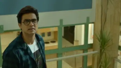 Still 3 of Shastry Virudh Shastry (2023) WEB-DL [Hindi DD5.1] 1080p 720p & 480p [x264/ESubs]