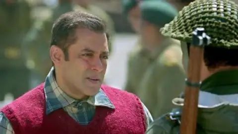 Still 1 of Tubelight (2017) WEB-DL [Hindi DD5.1] 1080p 720p & 480p [x264/HEVC]