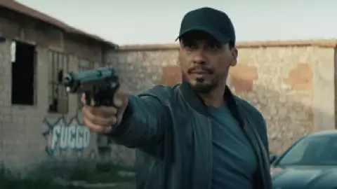 Still 5 of Blood Coast (Season 2) WEB-DL [Hindi (DD5.1) & English] 1080p 720p & 480p [x264/10Bit-HEVC] | [ALL Episodes] | NF Series