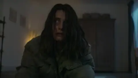 Still 1 of Woman of the Dead (Season 1) WEB-DL [Hindi (ORG 5.1) & English] 1080p 720p & 480p [x264/10Bit-HEVC] | [ALL Episodes] | NF Series