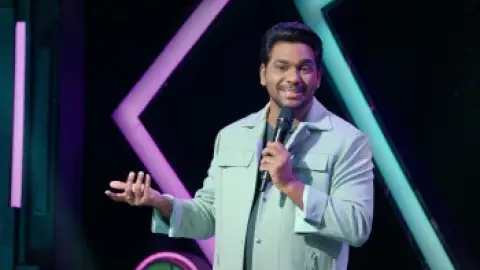 Still 2 of Zakir Khan: Mannpasand (2023) WEB-DL Hindi (ORG DD5.1) 1080p 720p & 480p [x264/HEVC] | StandUp Comedy [Amazon Special]
