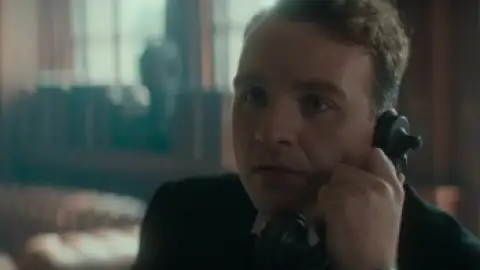Still 8 of Agatha Christie’s Seven Dials (Season 1) WEB-DL [Hindi (DD5.1) & English] 4K 1080p 720p & 480p [x264/10Bit-HEVC] | [ALL Episodes] | NF Series