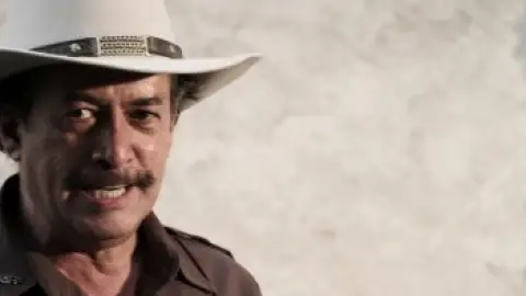 Still 2 of El Gringo (2012) BluRay [Hindi (DD2.0) & English] 1080p 720p & 480p Dual Audio [x264/10Bit-HEVC]