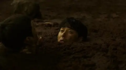 Still 5 of Sinkhole (2021) BluRay [Hindi (ORG 5.1) & Korean] 1080p 720p & 480p Dual Audio [x264/10Bit-HEVC]