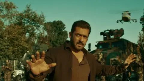 Still 5 of Tiger 3 (2023) DS4K WEB-DL [Hindi DD5.1] 4K 1080p 720p & 480p [x264/HEVC]