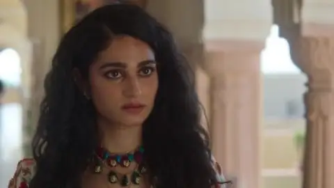 Still 5 of The Royals (Season 1) WEB-DL Hindi 4K 1080p 720p & 480p x264 DD5.1 | NF Series