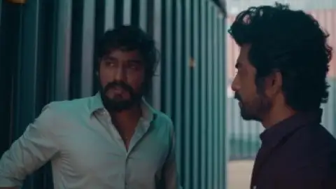 Still 8 of Con City (2026) DS4K WEB-DL [Hindi (DD5.1) & Tamil] 4K 1080p 720p & 480p Dual Audio [x264/10Bit-HEVC]