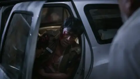 Still 8 of Veera Dheera Sooran: Part 2 (2025) WEB-DL [Hindi (DD5.1) & Tamil] 4K 1080p 720p & 480p Dual Audio [x264/10Bit-HEVC]