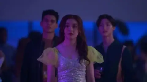 Still 6 of XO Kitty (Season 1) WEB-DL [Hindi (ORG 5.1) & English] 1080p 720p & 480p x264 Dual Audio DD5.1 | NF Series