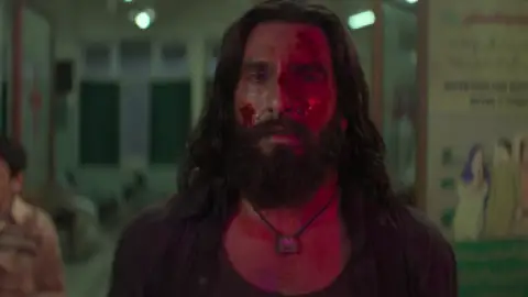 Still 8 of Dhurandhar (2025) DS4K WEB-DL [Hindi DD5.1] 4K 1080p 720p & 480p [x264/10Bit-HEVC] | [Raw & UnDekha]