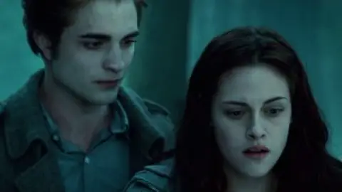 Still 3 of Twilight (2008) BluRay [Hindi (ORG 2.0) & English] 4K 1080p 720p & 480p [x264/10Bit-HEVC]