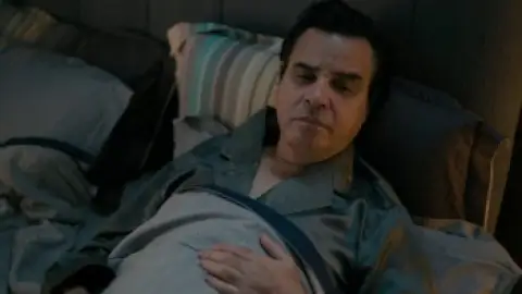 Still 4 of Vimal Khanna (Season 1) WEB-DL [Hindi (DD5.1)] 4K 1080p 720p & 480p [x264/ESubs]