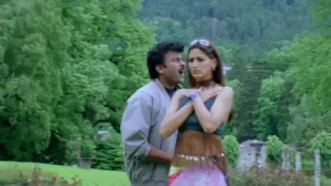 Still 2 of Indra (2002) UNCUT WEB-DL [Hindi (DD2.0) & Telugu] 1080p 720p & 480p Dual Audio [x264/HEVC]