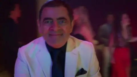 Still 2 of Johnny English Strikes Again (2018) BluRay [Hindi (ORG 5.1) & English] 1080p 720p & 480p [x264/10Bit-HEVC]