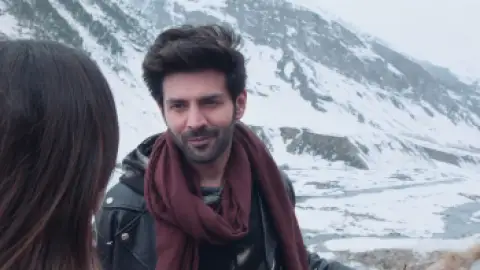 Still 1 of Bhool Bhulaiyaa 2 (2022) WEB-DL [Hindi DD5.1] 1080p 720p & 480p [x264/HEVC] HD
