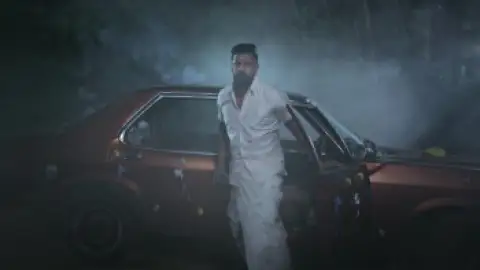 Still 4 of Veera Dheera Sooran: Part 2 (2025) WEB-DL [Hindi (DD5.1) & Tamil] 4K 1080p 720p & 480p Dual Audio [x264/10Bit-HEVC]