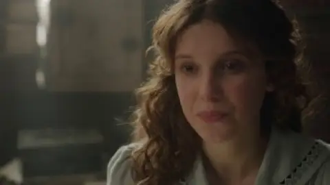 Still 6 of Enola Holmes 2 (2022) WEB-DL [Hindi (DD5.1) & English] 4K 1080p 720p & 480p Dual Audio [x264/10Bit-HEVC]