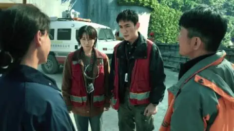 Still 1 of Cloudy Mountain (2021) BluRay [Hindi (ORG 5.1) & English] 1080p 720p & 480p Dual Audio [x264/10Bit-HEVC]
