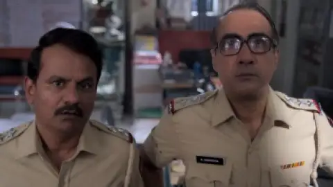 Still 1 of Sunflower (Season 2) WEB-DL [Hindi DD5.1] 4K 1080p 720p & 480p [x264/HEVC] HD | ALL Episodes [ZEE5 Series]