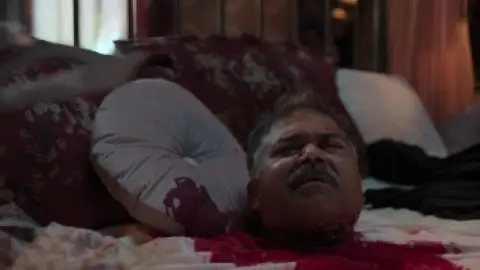 Still 2 of Murder Mubarak (2024) WEB-DL [Hindi DD5.1] 1080p 720p & 480p [x264/HEVC]