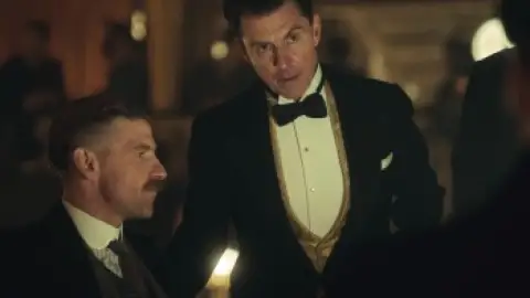 Still 5 of Peaky Blinders (Season 2) BluRay [Hindi (DD2.0) & English] 1080p 720p & 480p [x264/10Bit-HEVC] | [ALL Episodes] | TV Series