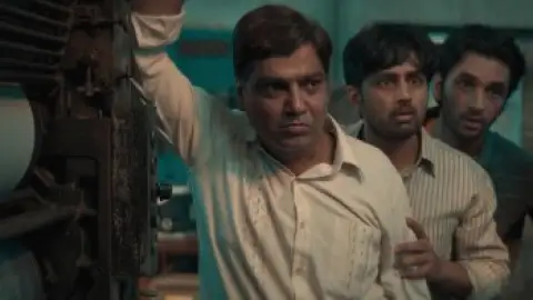 Still 4 of Scam 2003: The Telgi Story (Season 1) Hindi DS4K WEB-DL 1080p 720p & 480p HD [ALL Episodes] | SonyLiv Series