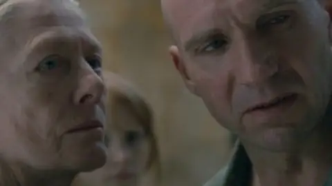 Still 5 of Coriolanus (2011) BluRay [Hindi (DD2.0) & English] 1080p 720p & 480p Dual Audio [x264/10Bit-HEVC]
