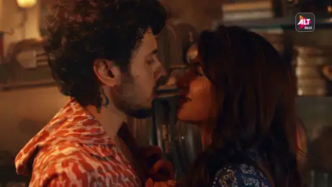 Still 3 of Bicchoo Ka Khel (Season 1) Hindi WEB-DL 1080p 720p 480p x264 HD | ALL Episodes [ALTBalaji Series]