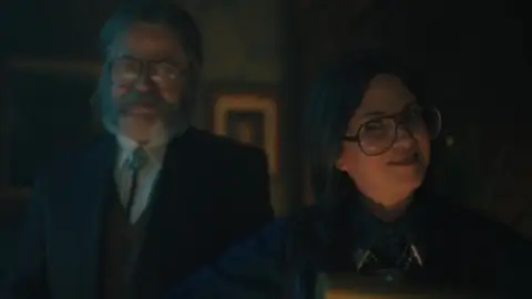 Still 3 of The Umbrella Academy (Season 2) WEB-DL [Hindi (DD5.1) & English] 1080p 720p & 480p [x264/Esubs] | [ALL Episodes] | NF Series