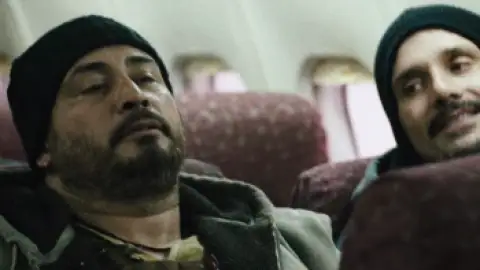 Still 2 of The Grey (2011) BluRay [Hindi (DD2.0) & English] 1080p 720p & 480p Dual Audio [x264/10Bit-HEVC]