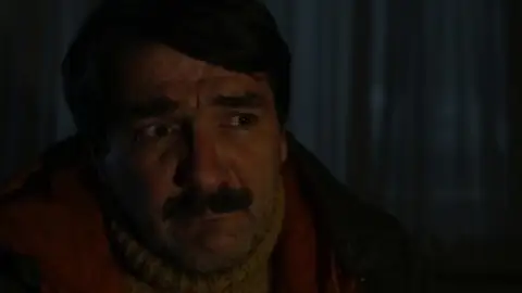 Still 5 of The Eternaut (Season 1) WEB-DL [Hindi (DD5. 1) & English] 1080p 720p & 480p [x264/10Bit-HEVC] | NF Series