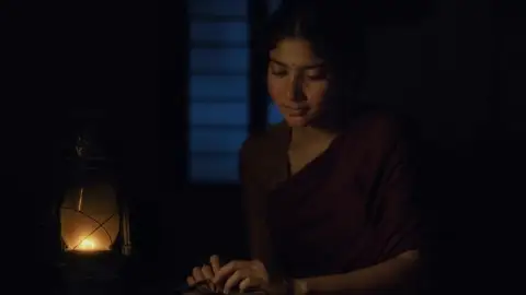Still 2 of Viraata Parvam (2022) UNCUT WEB-DL [Hindi (ORG 5.1) + Telugu] 1080p 720p & 480p Dual Audio x264