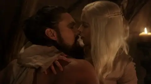 Still 4 of [18+] Game of Thrones (Season 1) BluRay [Hindi (ORG 2.0) & English 5.1] 1080p 720p & 480p [x264/10Bit-HEVC] | TVSeries [ALL Episodes]