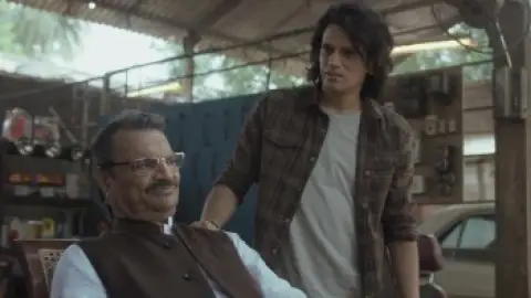 Still 6 of Mirzapur (Season 2) WEB-DL [Hindi DD5.1] 1080p 720p & 480p [x264/HEVC] HD | ALL Episodes [PrimeVideo Series]