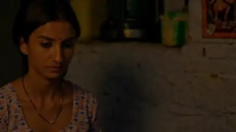 Still 2 of City Lights (2014) WEB-DL [Hindi DD5.1] 1080p 720p & 480p [x264/HEVC]